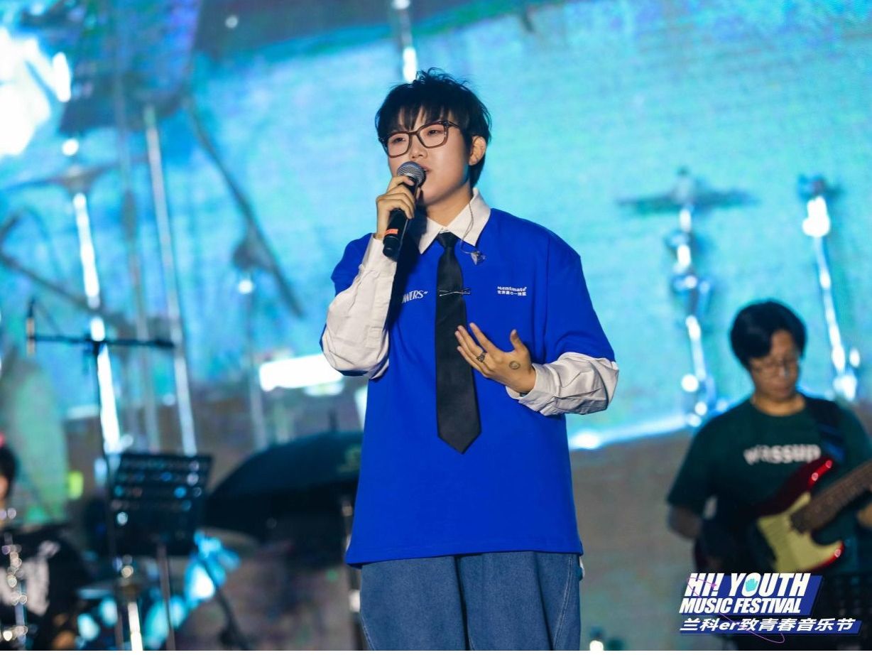 beat365官方网站：草地音乐节，嗨唱燃爆毕业季！