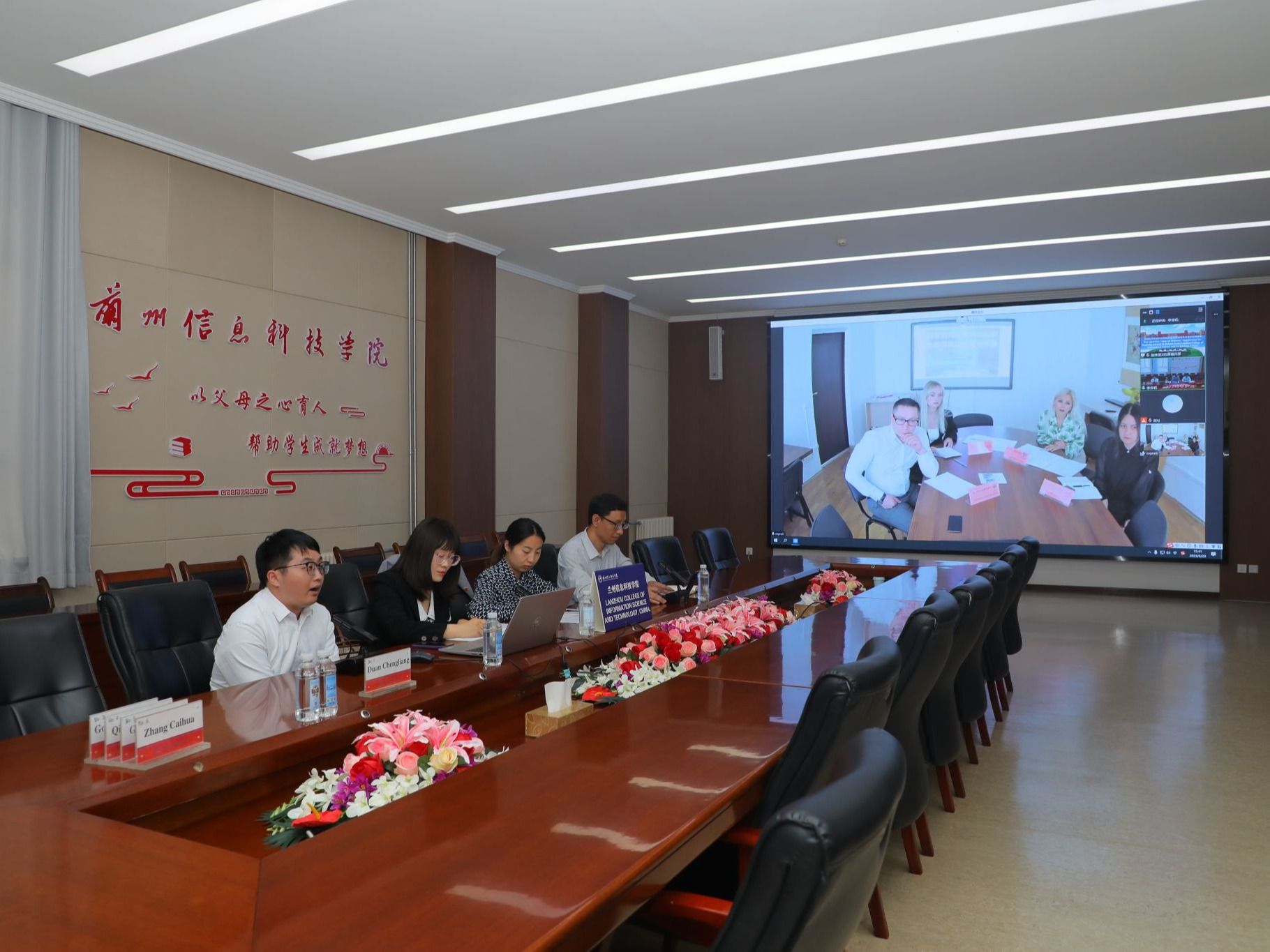 beat365官方网站13名优秀学生通过硕士研究生留学面试
