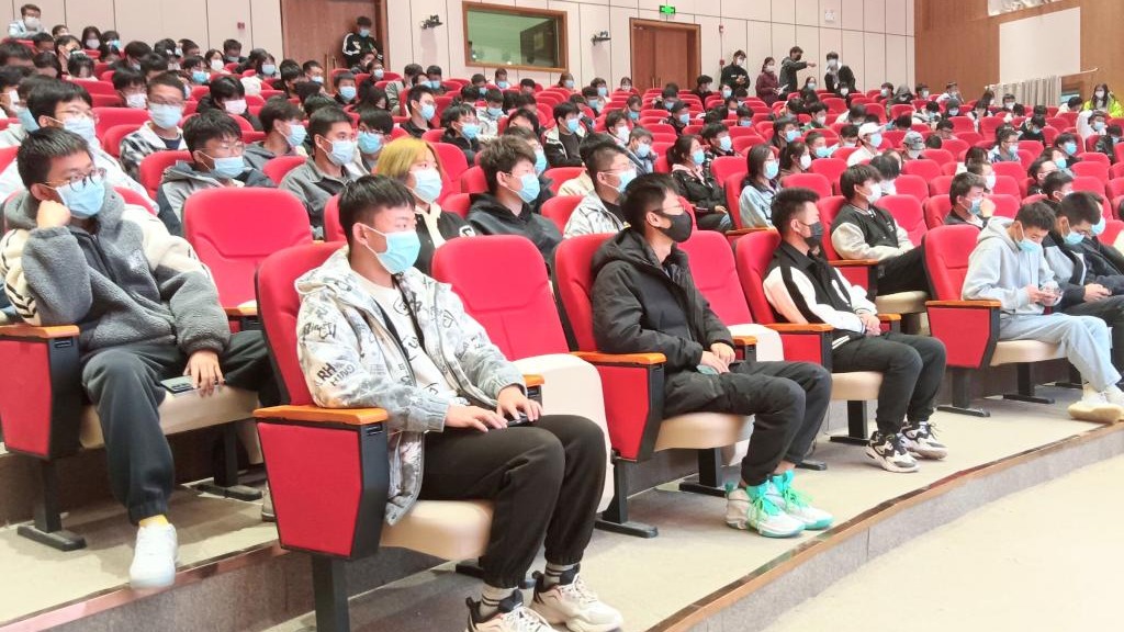 beat365官方网站电气与电子工程学院举行2023届毕业生动员大会