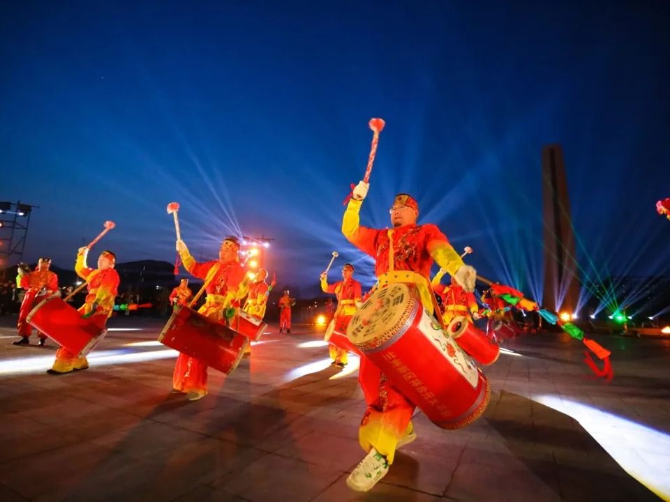 打铁花，兰州太平鼓，beat365官方网站非遗表演点亮新学期