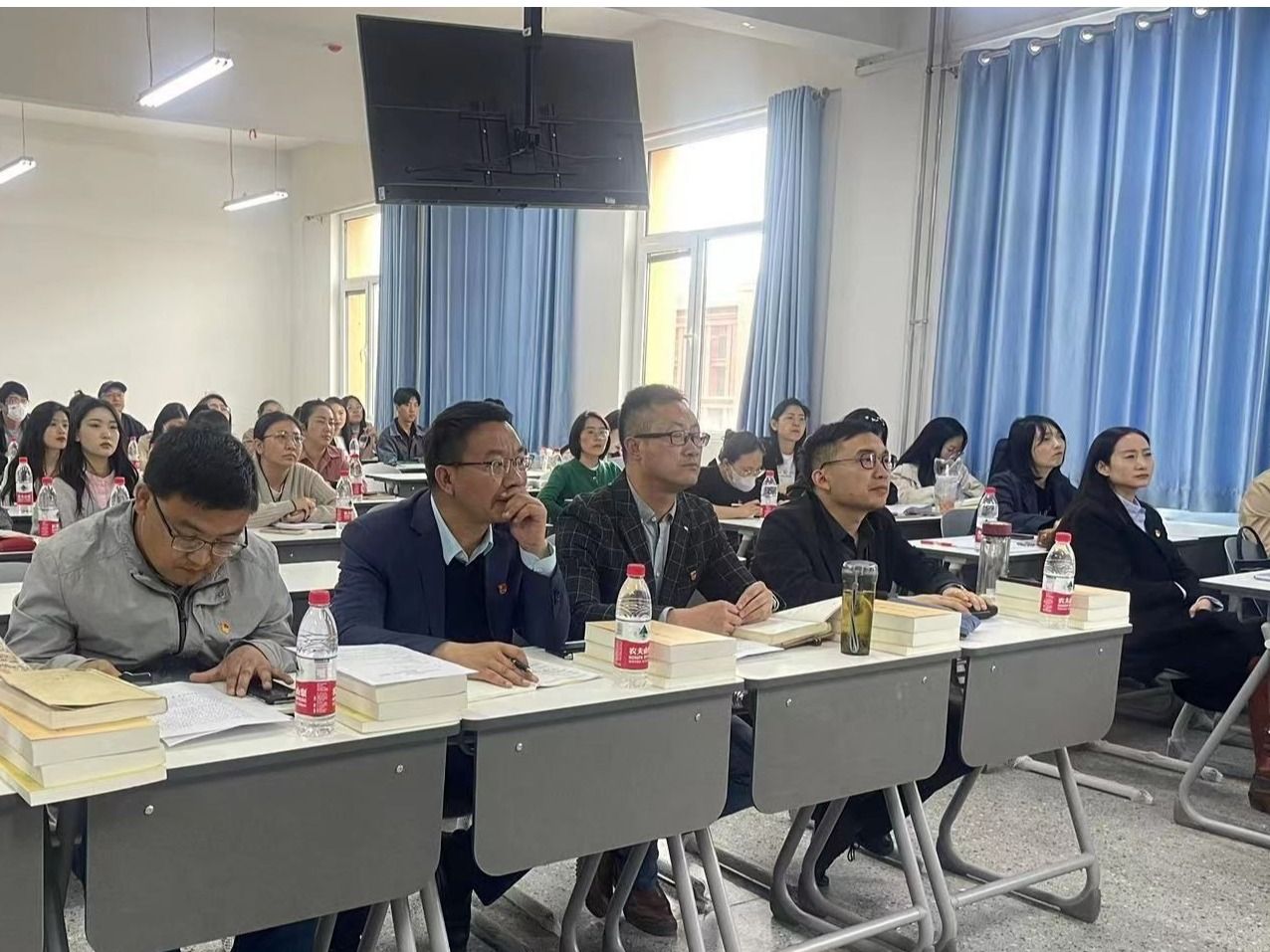 beat365官方网站开展习近平新时代中国特色社会主义思想专题学习暨集体备课会