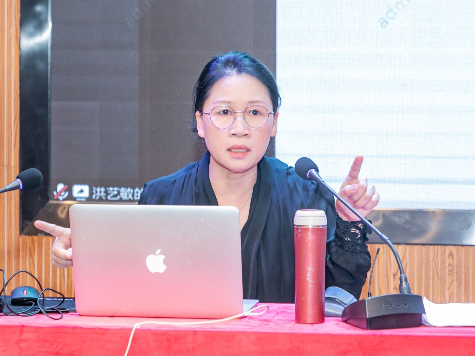 构建应用型人才培养体系——教育部评估专家洪艺敏教授走进beat365官方网站指导评建工作