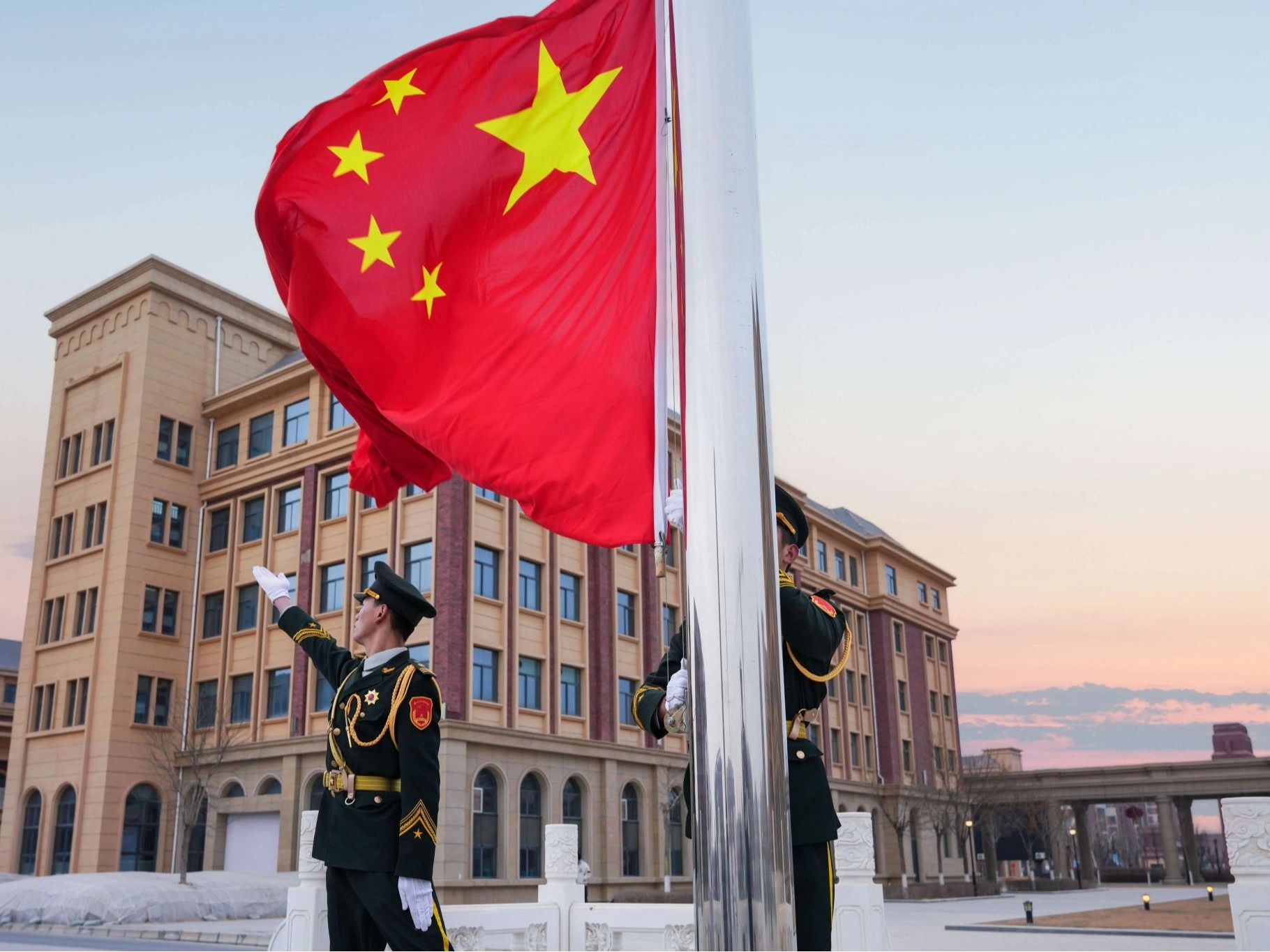 春启新程逐梦远 旗映初心铸强国——beat365官方网站举行2026年春季学期开学升旗仪式暨爱国主...