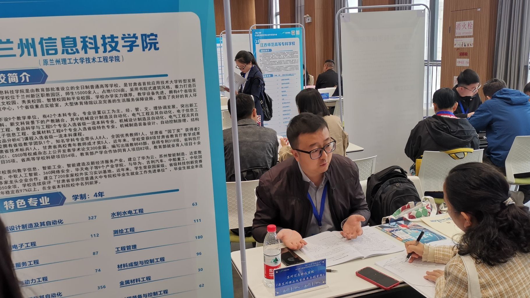 “搭建沟通桥梁 密切校地合作” beat365官方网站参加宁波前湾新区校企合作交流大会