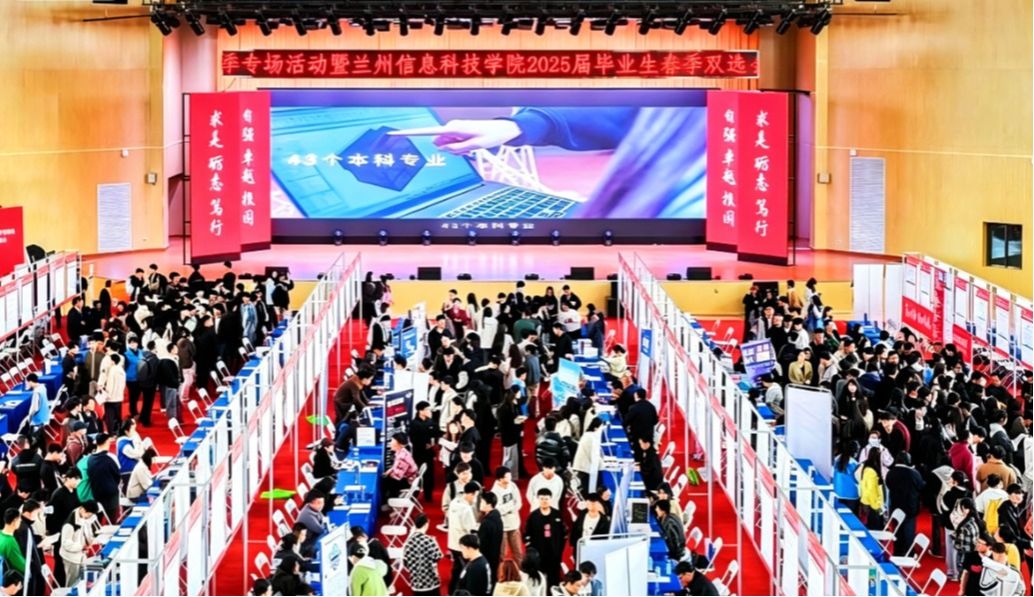 beat365官方网站春季双选会：精准搭桥 促“才企双向奔赴”