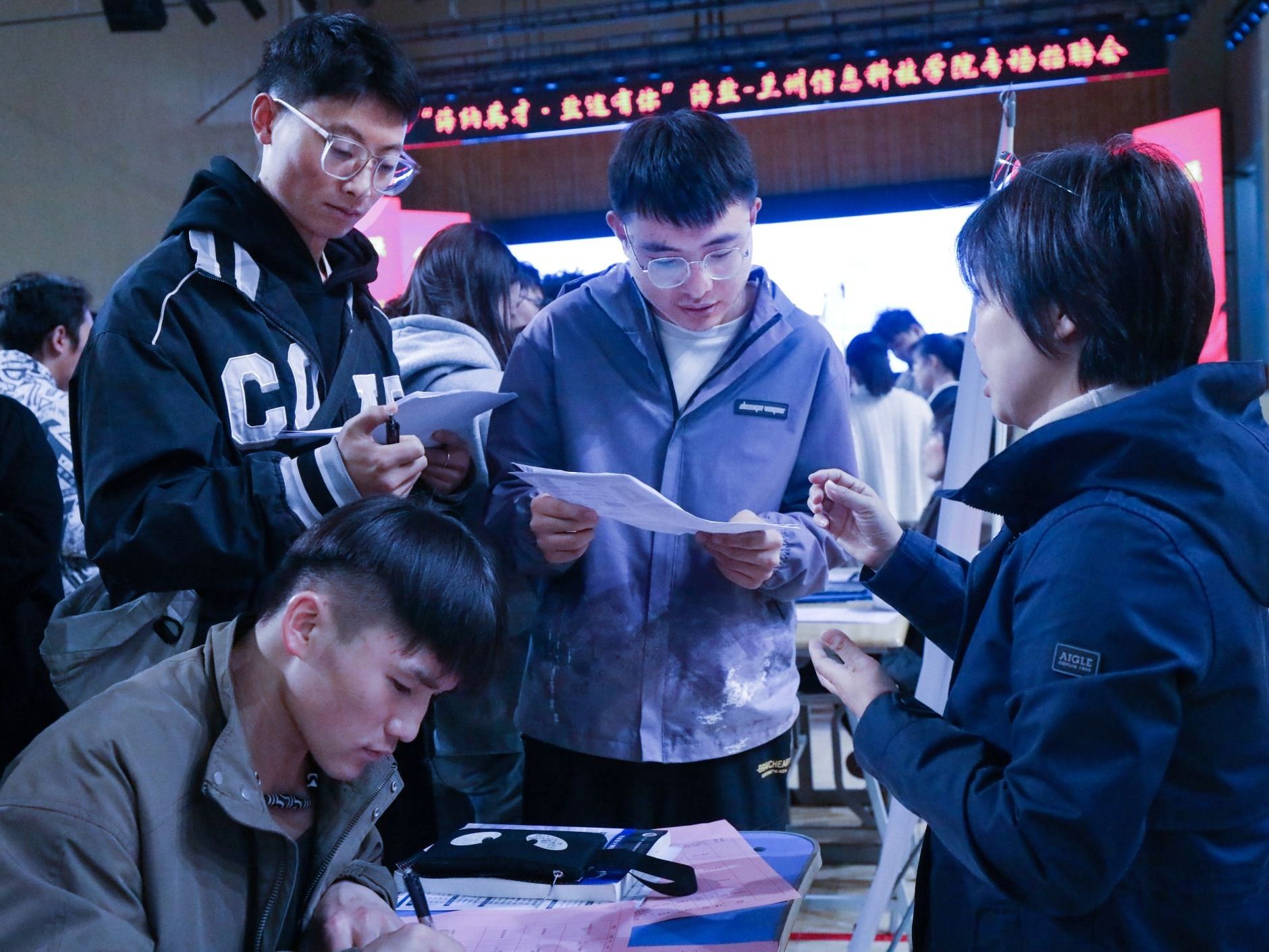 beat365官方网站举办“海纳英才·盐途有你”浙江海盐引才专场招聘会