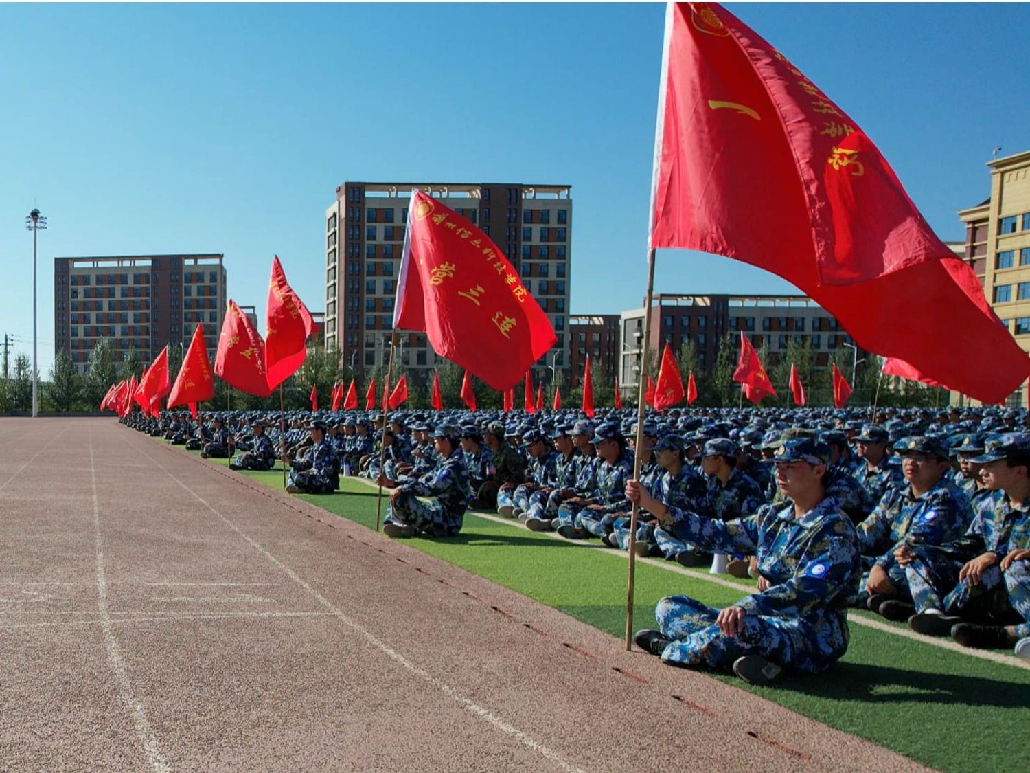 践行强国志，砥砺正当时  —beat365官方网站举行国防教育专题报告会